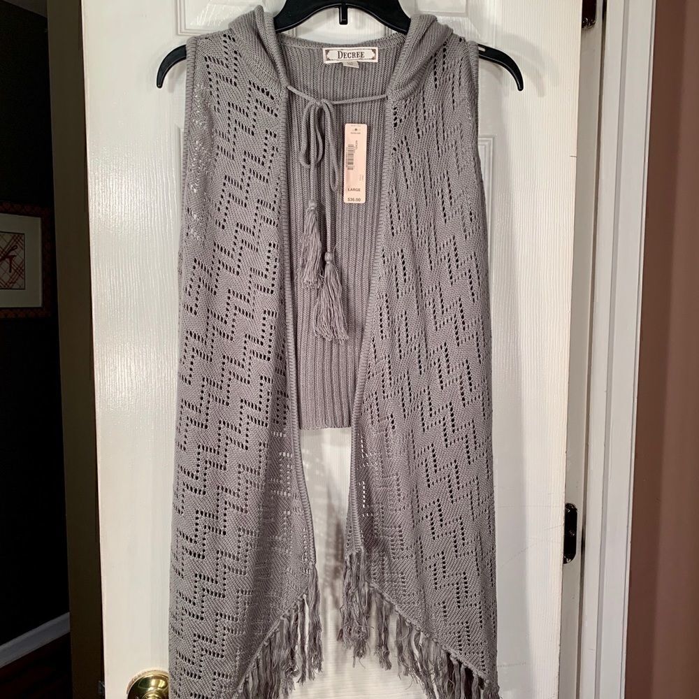 GRAY HOODED SLEEVELESS FRINGED SWEATER VEST L